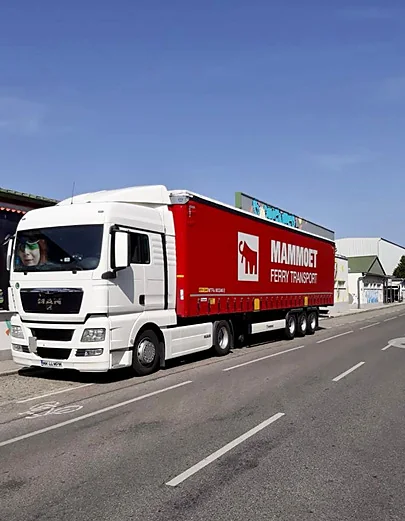 Camion MAN cu semiremorcă Mammoet Ferry Transport